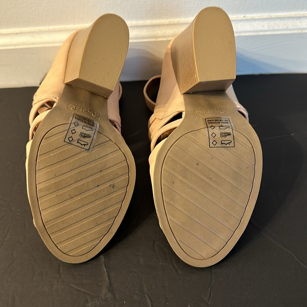 Sandal - Picture 5 of 5